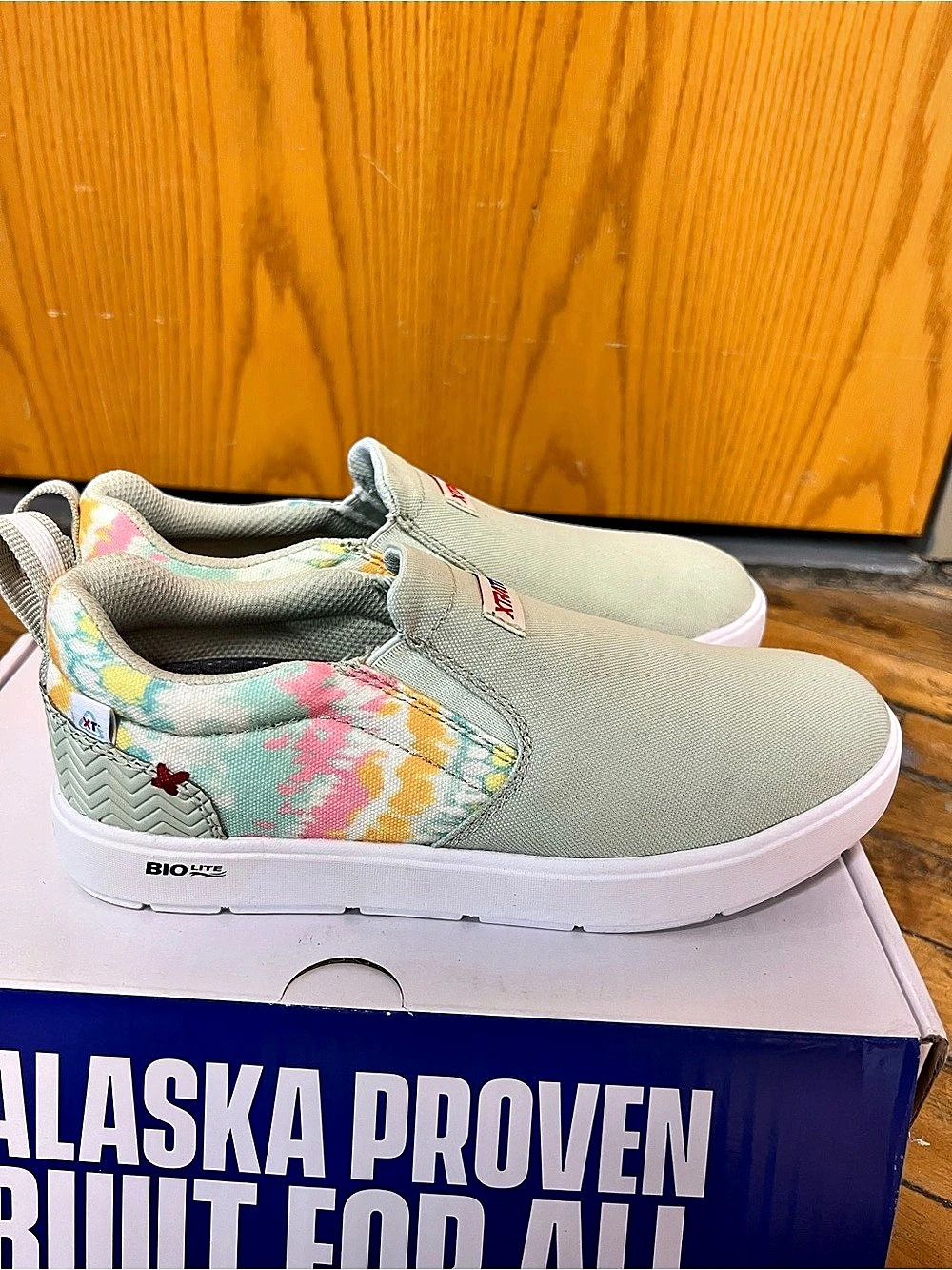 XTRATUF Women's Sharkbyte 2.0 Eco Deck Shoe Floral Green & Pink